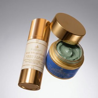 A dual approach to skin longevity-
one works deep to renew, the other detoxifies to restore.
The multi-acid gel delivers controlled exfoliation to smooth, clarify, and refine, without compromising your barrier.
The THERMAOX® clay mask draws out impurities while replenishing minerals, antioxidants, and hydration.
Together, they don’t just treat your skin, they optimize how it functions over time.
Because true glow comes from balance, not aggression. ✨
#SkinLongevity #BarrierFirst #ExfoliationDoneRight